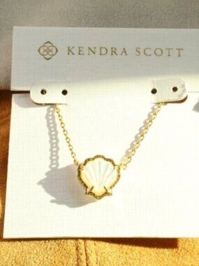 Kendra Scott - Brynne Shell Ivory Mother-of-Pearl Gold Necklace